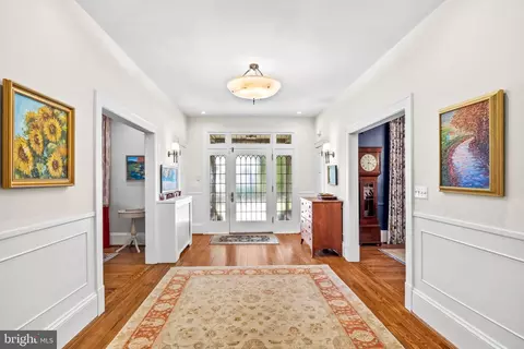 Entry Way - 7 Midvale Rd, Baltimore, MD 21210 photo 2 of 4