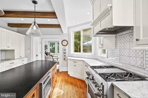 Kitchen - 7 Midvale Rd, Baltimore, MD 21210 photo 5 of 6