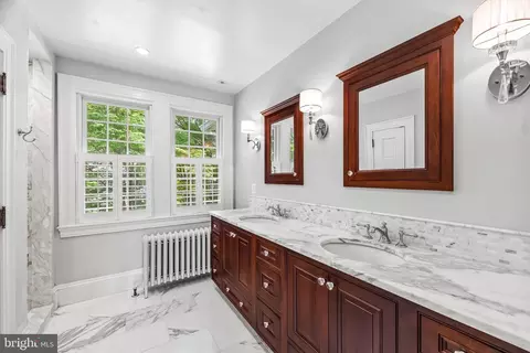 Bath - 7 Midvale Rd, Baltimore, MD 21210 photo 2 of 8