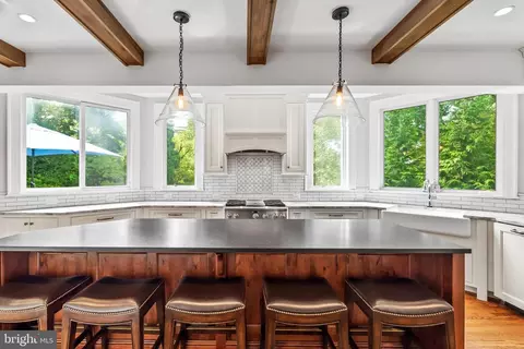 Kitchen - 7 Midvale Rd, Baltimore, MD 21210 photo 2 of 6