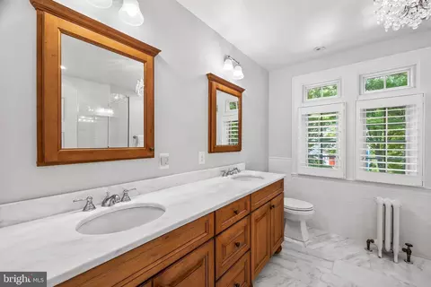 Bath - 7 Midvale Rd, Baltimore, MD 21210 photo 3 of 8