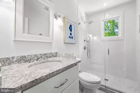Bath - 7 Midvale Rd, Baltimore, MD 21210 photo 6 of 8