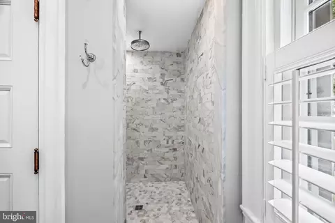 Entry Way - 7 Midvale Rd, Baltimore, MD 21210 photo 4 of 4