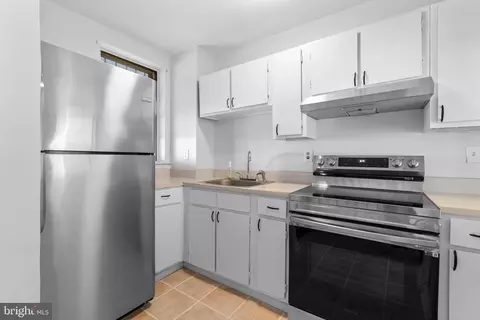 541 Mosher St, Baltimore, MD 21217 photo 6