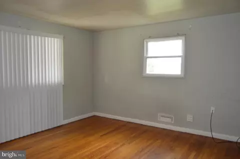 Living - 4622 Bowleys Ln, Baltimore, MD 21206 photo 1 of 6