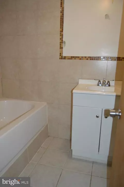 Bath - 4622 Bowleys Ln, Baltimore, MD 21206 photo 5 of 5