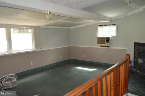 Living - 4622 Bowleys Ln, Baltimore, MD 21206 photo 2 of 6