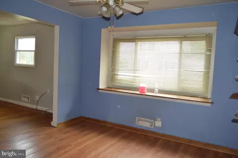 Living - 4622 Bowleys Ln, Baltimore, MD 21206 photo 5 of 6