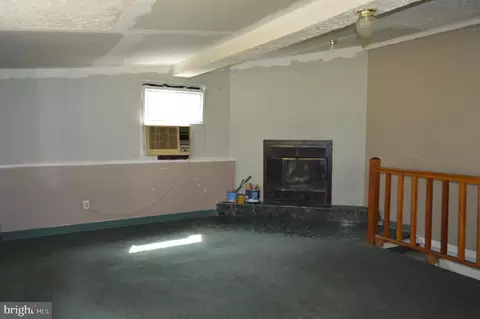 Living - 4622 Bowleys Ln, Baltimore, MD 21206 photo 4 of 6