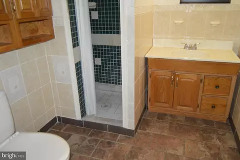 Bath - 4622 Bowleys Ln, Baltimore, MD 21206 photo 4 of 5