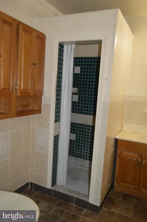Bath - 4622 Bowleys Ln, Baltimore, MD 21206 photo 2 of 5