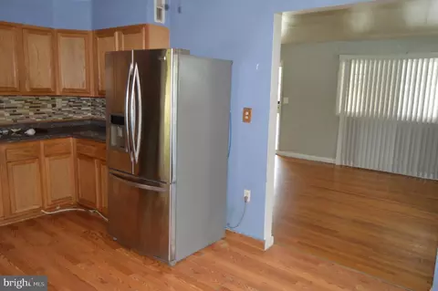 Entry Way - 4622 Bowleys Ln, Baltimore, MD 21206 photo 3 of 4