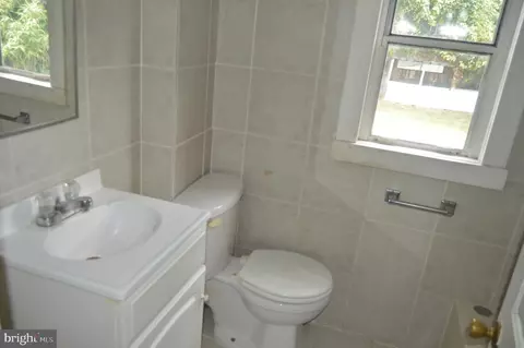 Bath - 4622 Bowleys Ln, Baltimore, MD 21206 photo 3 of 5