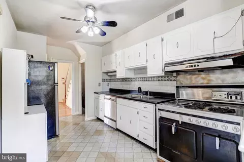 3705 Delverne Rd, Baltimore, MD 21218 photo 9