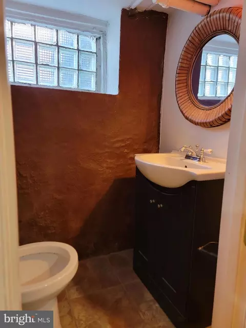 Bath - 2700 Pelham Ave, Baltimore, MD 21213 photo 2 of 2