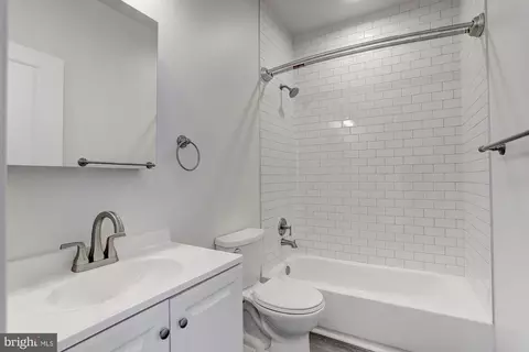 Bath - 1259 James St, Baltimore, MD 21223 photo 2 of 3