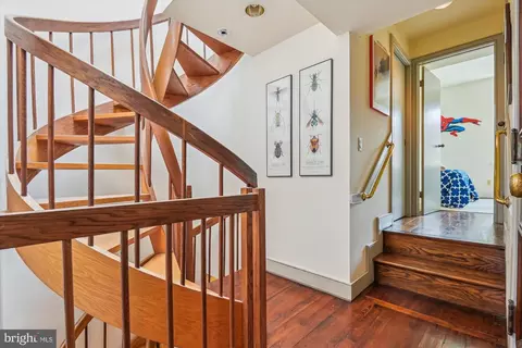 Entry Way - 206 E Montgomery St, Baltimore, MD 21230 photo 8 of 10