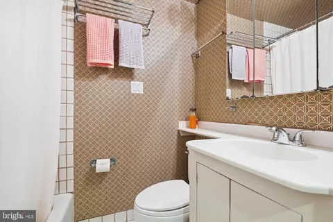 Bath - 206 E Montgomery St, Baltimore, MD 21230 photo 3 of 3