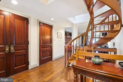 Entry Way - 206 E Montgomery St, Baltimore, MD 21230 photo 3 of 10