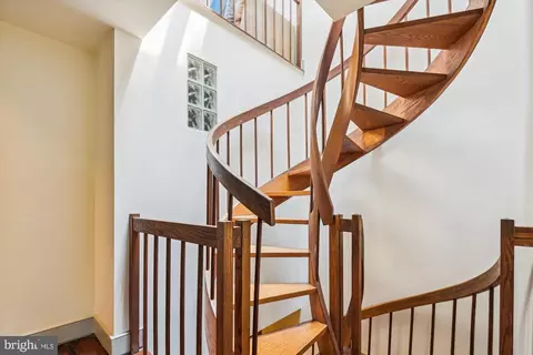 Entry Way - 206 E Montgomery St, Baltimore, MD 21230 photo 9 of 10