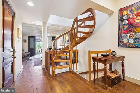 Entry Way - 206 E Montgomery St, Baltimore, MD 21230 photo 4 of 10