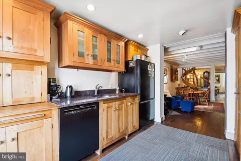 Entry Way - 206 E Montgomery St, Baltimore, MD 21230 photo 5 of 10
