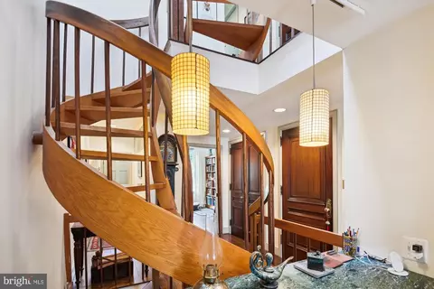 Entry Way - 206 E Montgomery St, Baltimore, MD 21230 photo 6 of 10