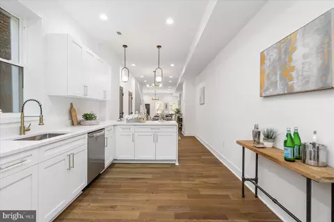 Entry Way - 722 E 21st St, Baltimore, MD 21218 photo 6 of 10