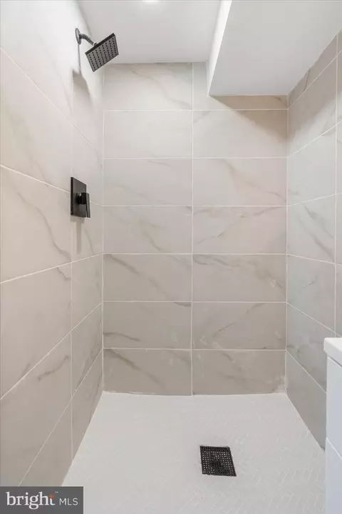 Bath - 722 E 21st St, Baltimore, MD 21218 photo 3 of 8