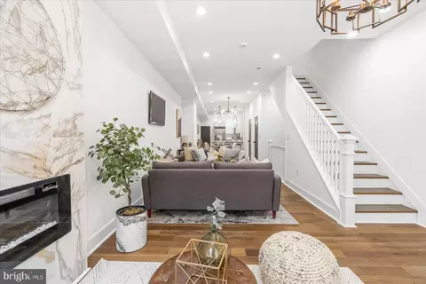 Entry Way - 722 E 21st St, Baltimore, MD 21218 photo 2 of 10