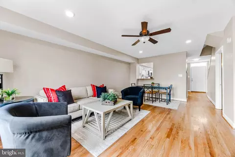 Living - 843 Mchenry St, Baltimore, MD 21230 photo 4 of 5