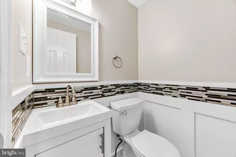 Entry Way - 843 Mchenry St, Baltimore, MD 21230 photo 4 of 11