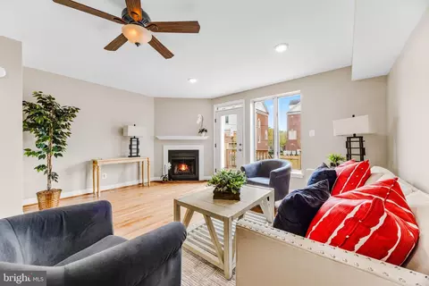 Living - 843 Mchenry St, Baltimore, MD 21230 photo 3 of 5