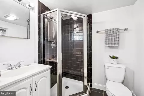 Bath - 5 N Luzerne Ave, Baltimore, MD 21224 photo 3 of 3