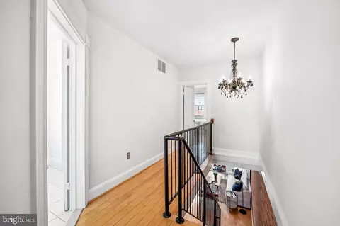Entry Way - 5 N Luzerne Ave, Baltimore, MD 21224 photo 3 of 5