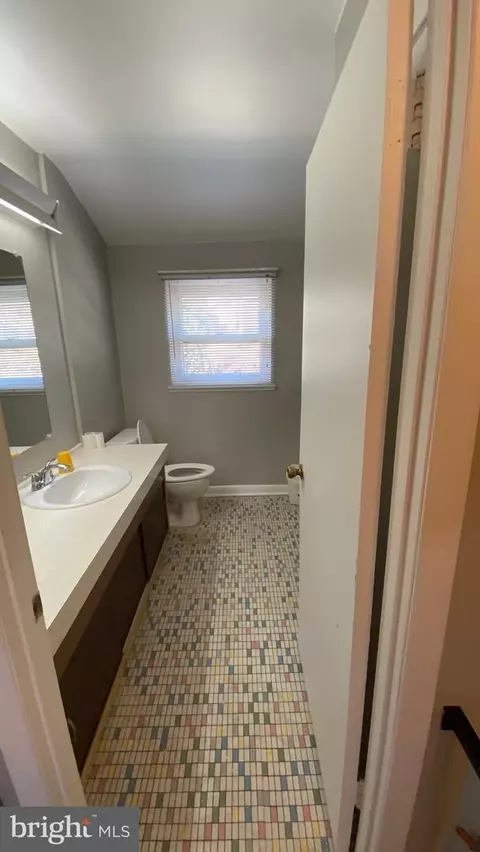 Bath - 641 S Wickham Rd, Baltimore, MD 21229 photo 2 of 2