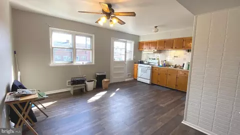 Entry Way - 641 S Wickham Rd, Baltimore, MD 21229 photo 2 of 6