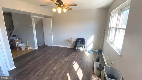 Entry Way - 641 S Wickham Rd, Baltimore, MD 21229 photo 3 of 6