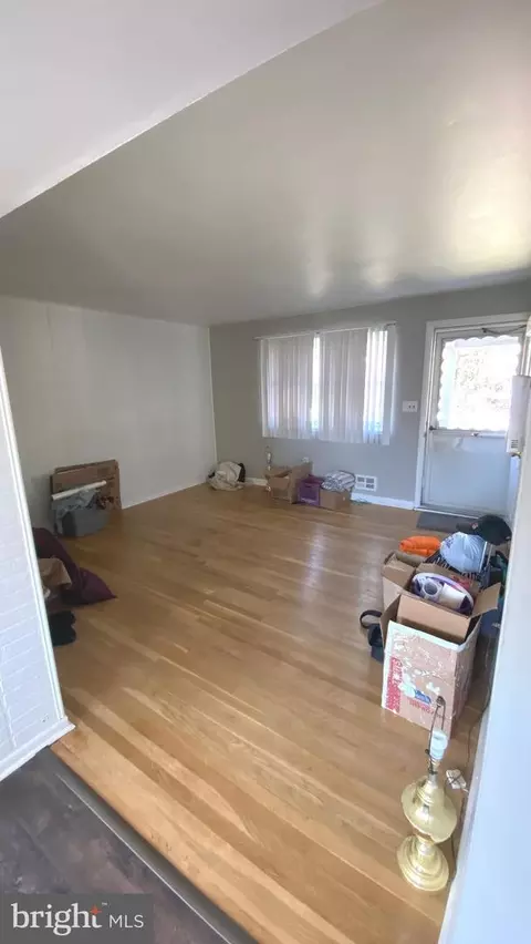 Entry Way - 641 S Wickham Rd, Baltimore, MD 21229 photo 1 of 6