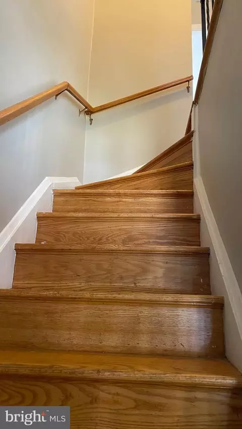 Entry Way - 641 S Wickham Rd, Baltimore, MD 21229 photo 4 of 6