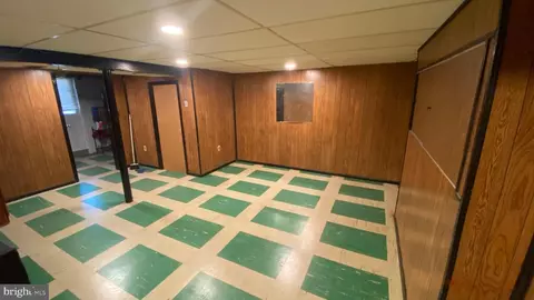 Entry Way - 641 S Wickham Rd, Baltimore, MD 21229 photo 5 of 6