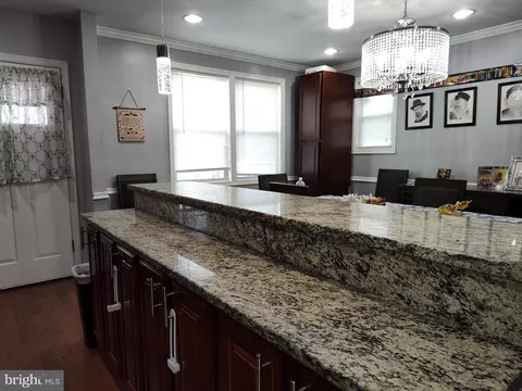 Entry Way - 3903 Rosecrest Ave, Baltimore, MD 21215 photo 3 of 7