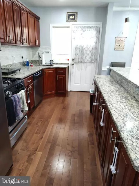 Entry Way - 3903 Rosecrest Ave, Baltimore, MD 21215 photo 4 of 7