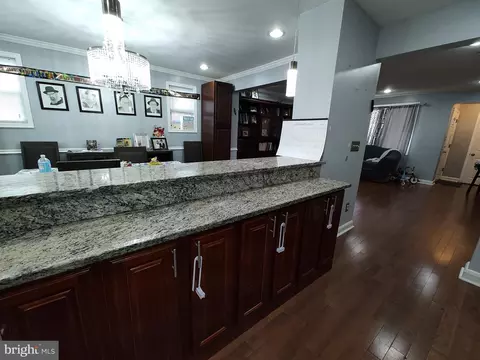 Entry Way - 3903 Rosecrest Ave, Baltimore, MD 21215 photo 2 of 7