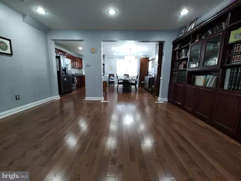 Entry Way - 3903 Rosecrest Ave, Baltimore, MD 21215 photo 5 of 7