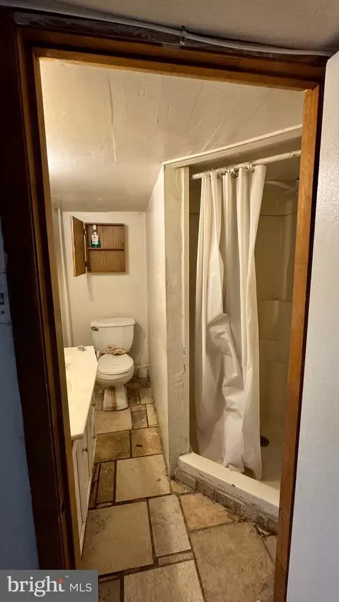 Bath - 802 E Jeffrey St, Baltimore, MD 21225 photo 3 of 3