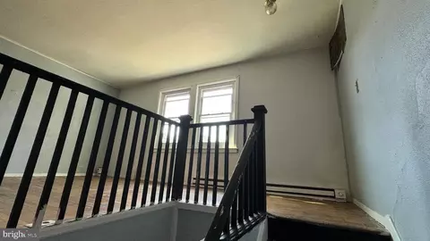 Entry Way - 802 E Jeffrey St, Baltimore, MD 21225 photo 2 of 9