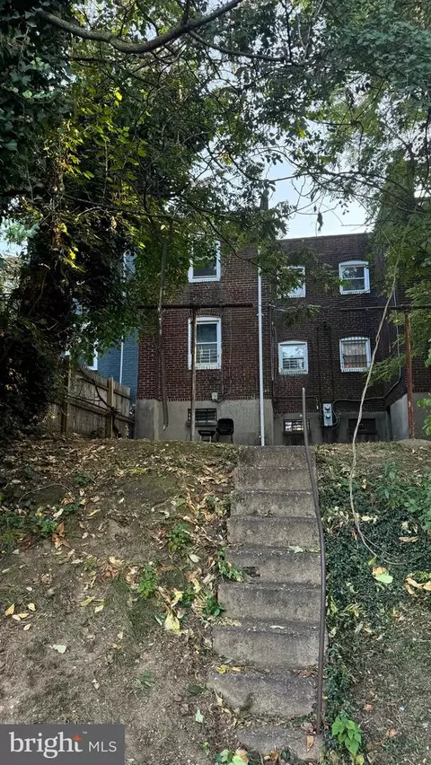 Exterior - 802 E Jeffrey St, Baltimore, MD 21225 photo 1 of 2
