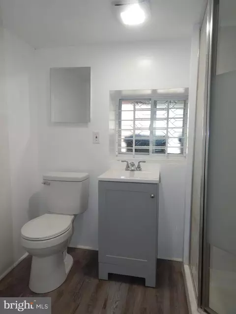 Bath - 3015 Erdman Ave, Baltimore, MD 21213 photo 1 of 4