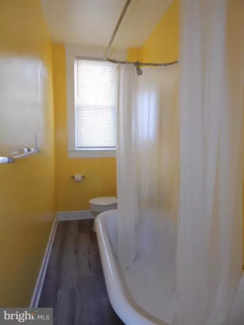 Bath - 3015 Erdman Ave, Baltimore, MD 21213 photo 3 of 4